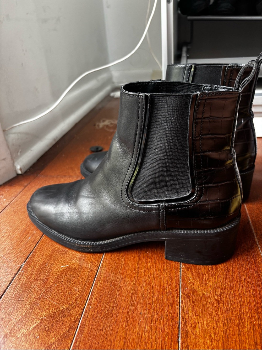 Zara Black Leather Chelsea Boots with Croc-Embossed Heel